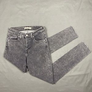 Levi’s 721 High Rise Skinny Jeans 💫